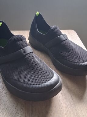 Oofos Slip-On Sneakers Women's Size 10